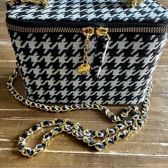 Vanity Case Chanel style Makeup Set The Glowiest Touches Eye and Lip - Picture 6 of 16